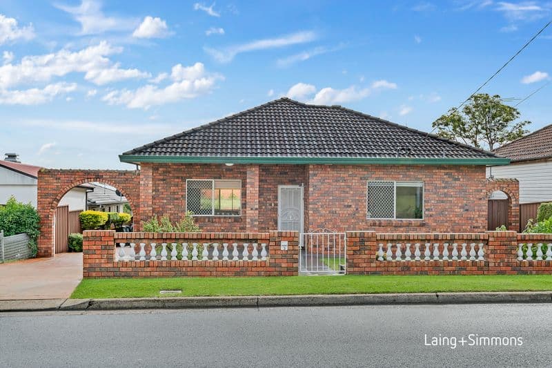 3 Gloucester Avenue, Merrylands, Hebersham - Image 1