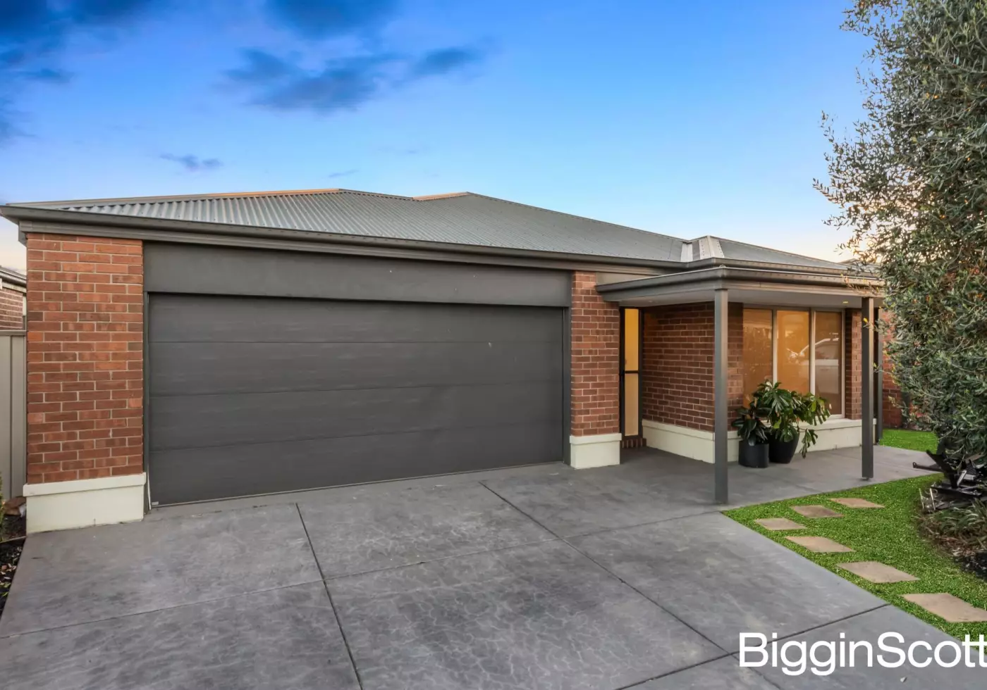 10 Creekview Avenue, Pakenham, VIC, Pakenham - Thumbnail 2