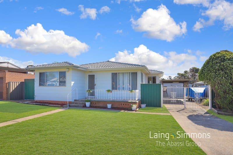 7 Macarthur Drive, St Clair, St Clair - Image 1