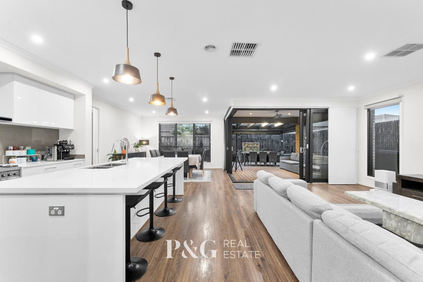 66 Ranfurlie Boulevard, Cranbourne West - Thumbnail 2