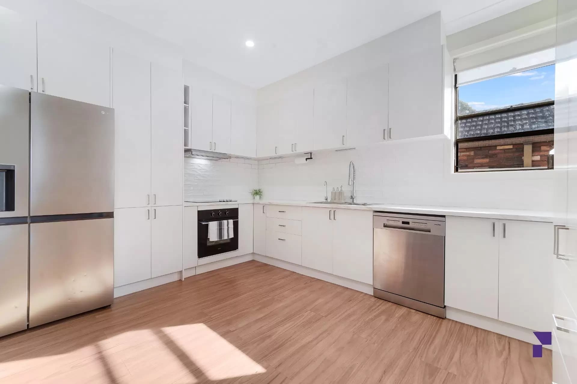 4 Omega Place, Greenacre - Thumbnail 2