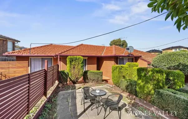 2, 31 Riviera Road, Avondale Heights, Avondale Heights - Image 1
