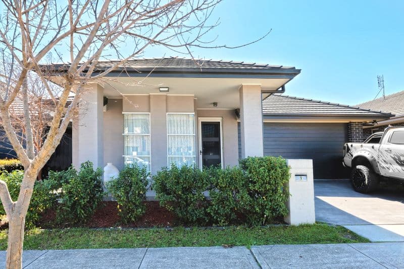 9 Bartlett Place, Penrith, Box Hill - Image 1
