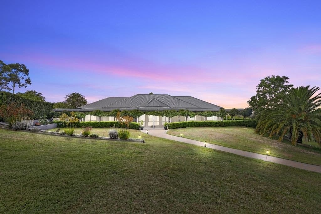 10 Watsons Place, Aberglasslyn - Image 1