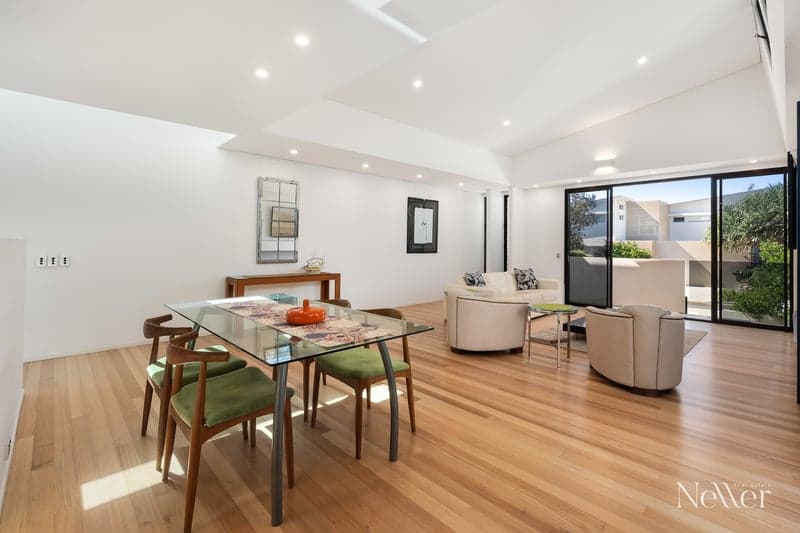 1/31 Sobraon Street, Sunrise Beach - Thumbnail 2