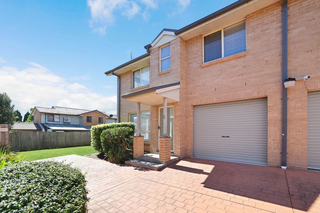 5/12 Johnston Avenue, Lurnea - Image 1