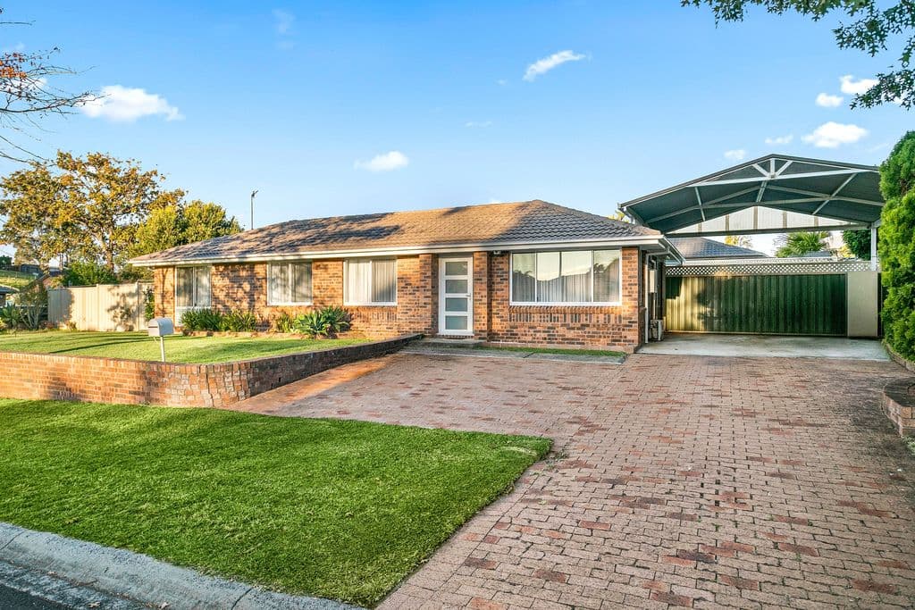 16 Birra Drive, Oak Flats - Image 1