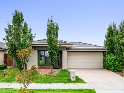 8 Rabbit Crescent, Werribee, VIC, 3030, Werribee - Thumbnail 2