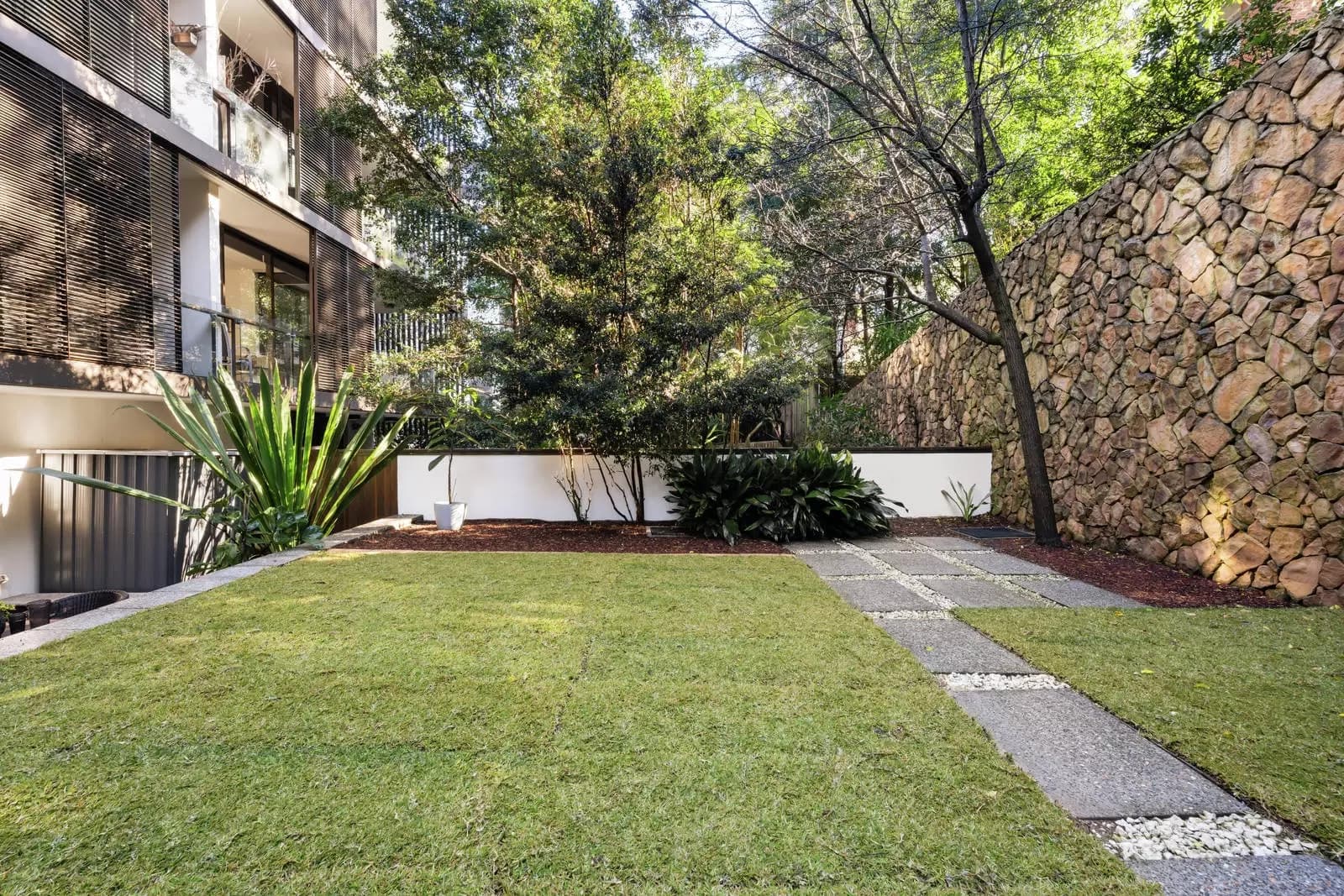 2/8 Nola Road, Roseville, Roseville - Thumbnail 3