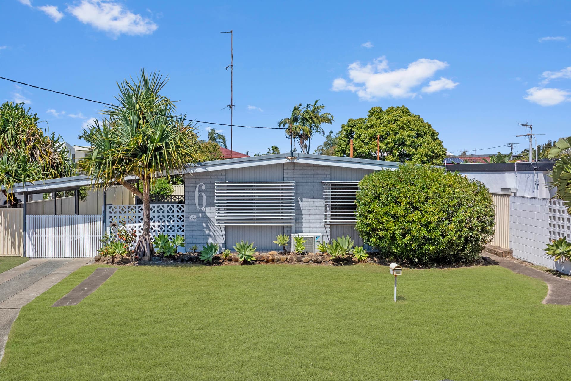 6 Bahloo Avenue, Palm Beach, QLD, 4221, Palm Beach - Thumbnail 2