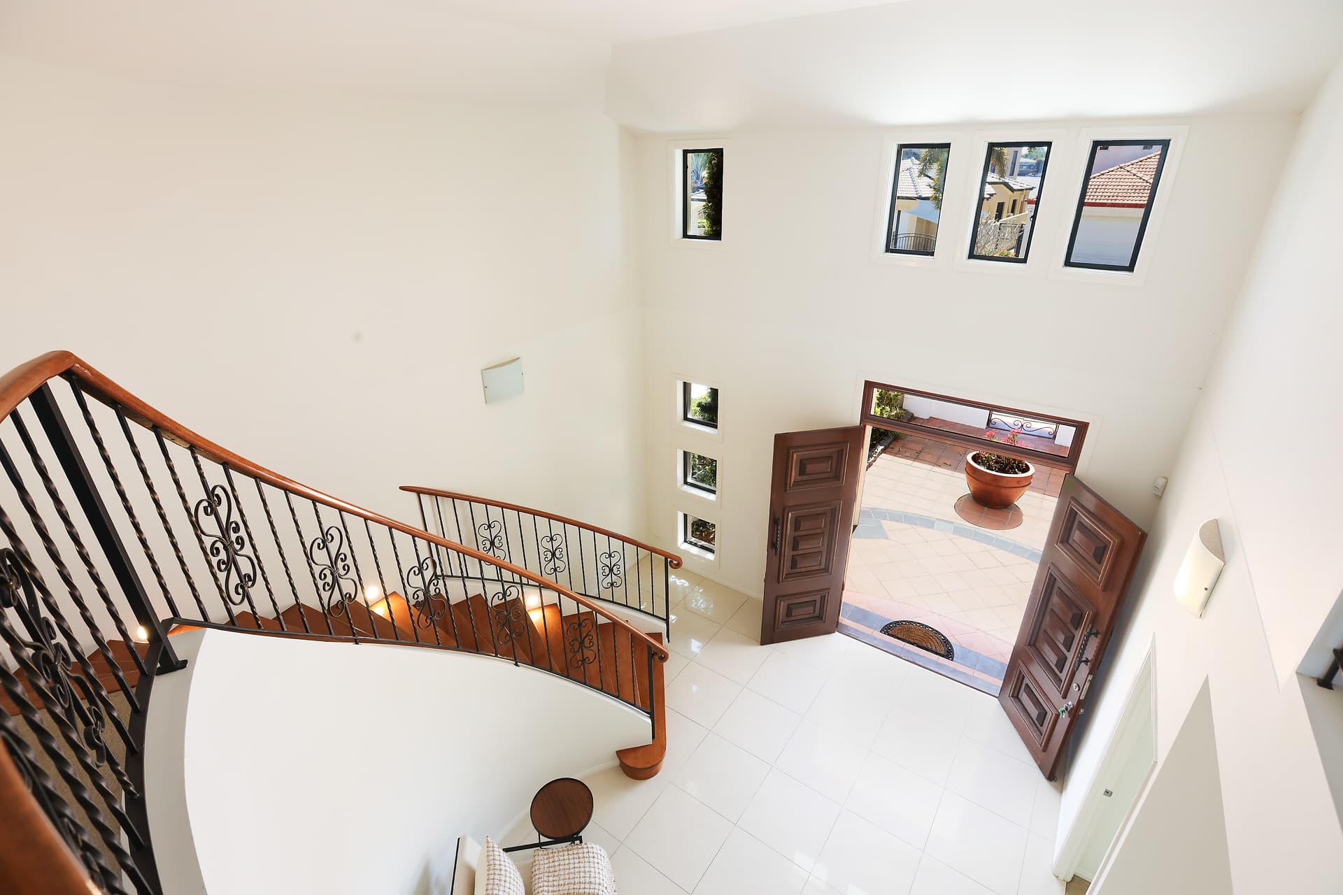 28 Clear Water Bay Avenue, Clear Island Waters, QLD, 4226, Clear Island Waters - Thumbnail 7