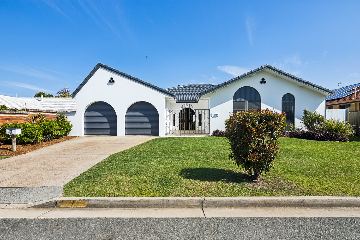 7 Weatherly Avenue, Mermaid Waters, QLD, 4218, Mermaid Waters - Thumbnail 2