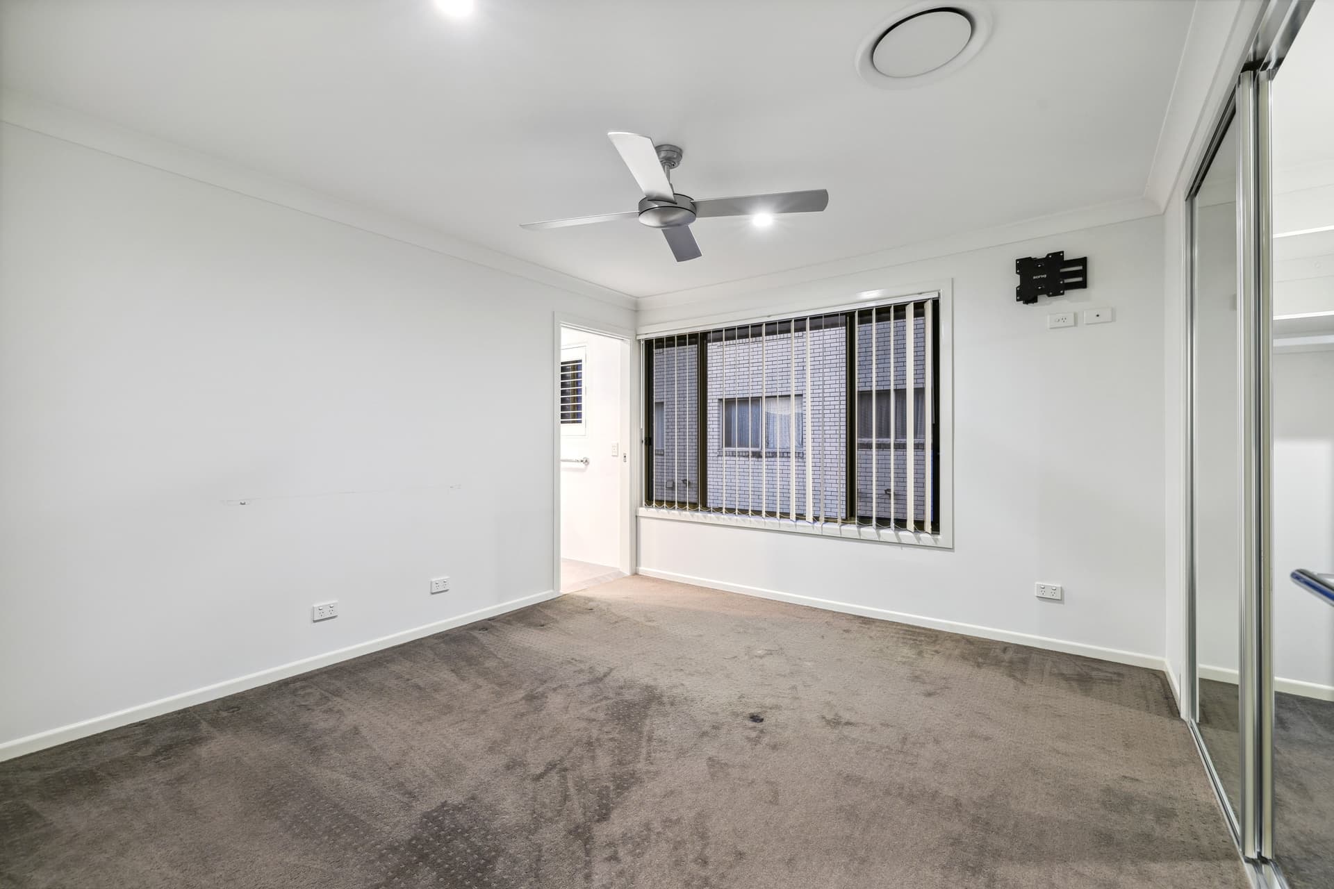 292 Marine Parade, Labrador, QLD, 4215, Labrador - Thumbnail 7