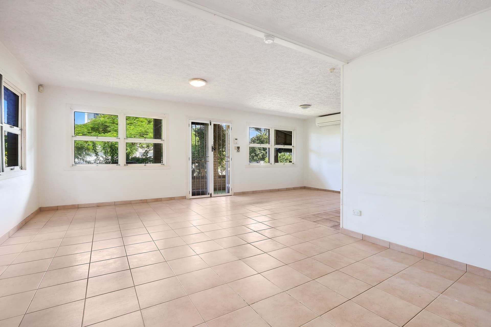 33 Dudley  Street, Mermaid Beach, QLD, 4218, Mermaid Beach - Thumbnail 3