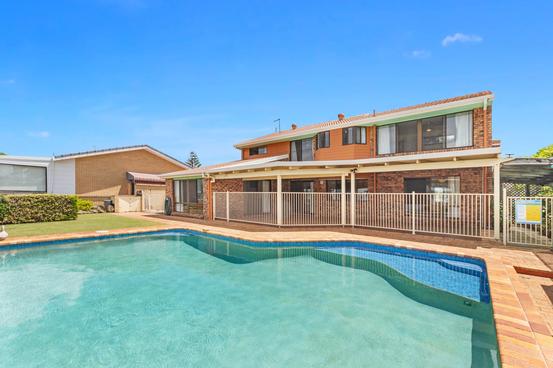 16 Kurrawa Avenue, Mermaid Waters, QLD, 4218, Mermaid Waters - Thumbnail 2