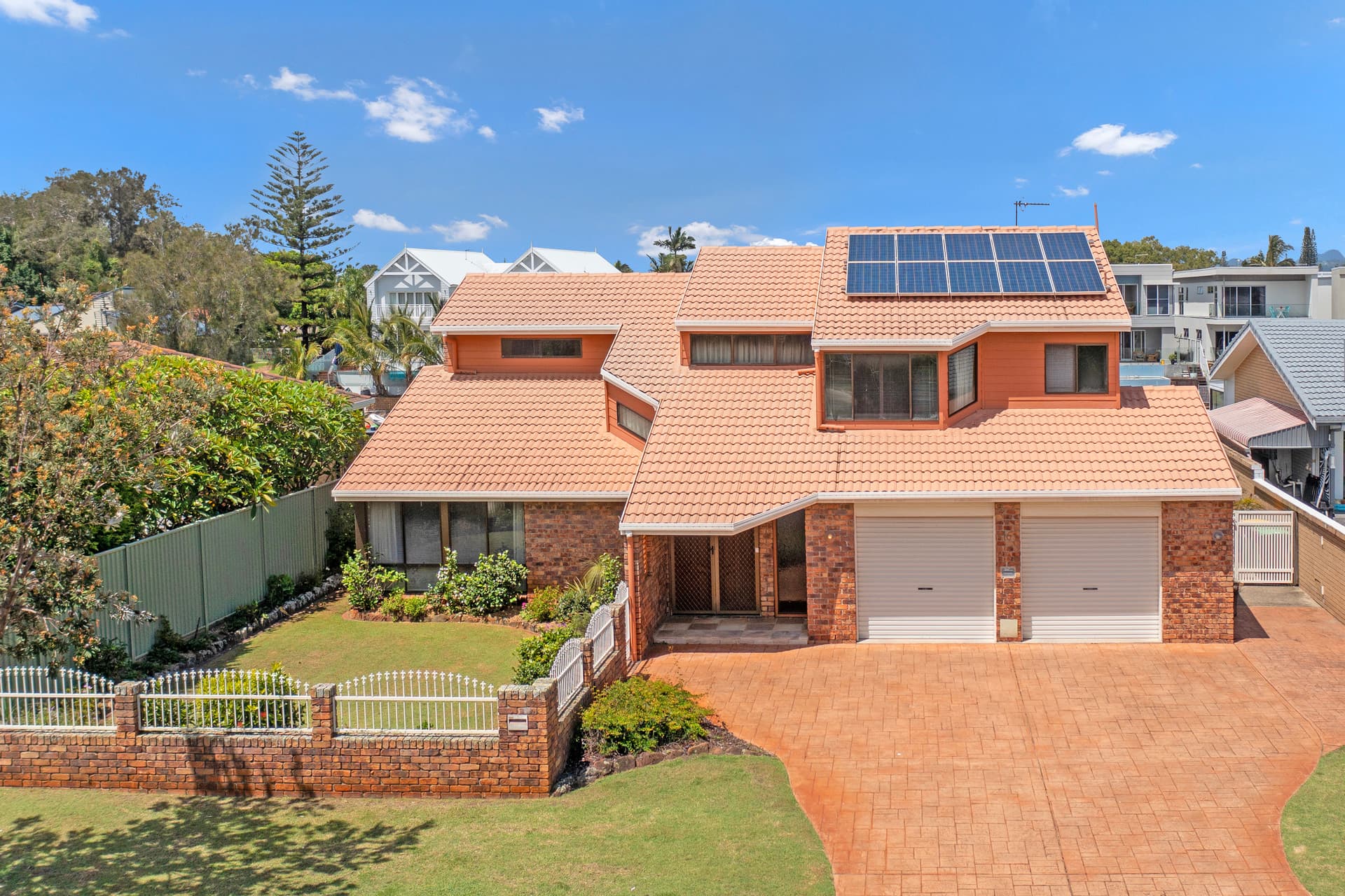 16 Kurrawa Avenue, Mermaid Waters, QLD, 4218, Mermaid Waters - Thumbnail 4