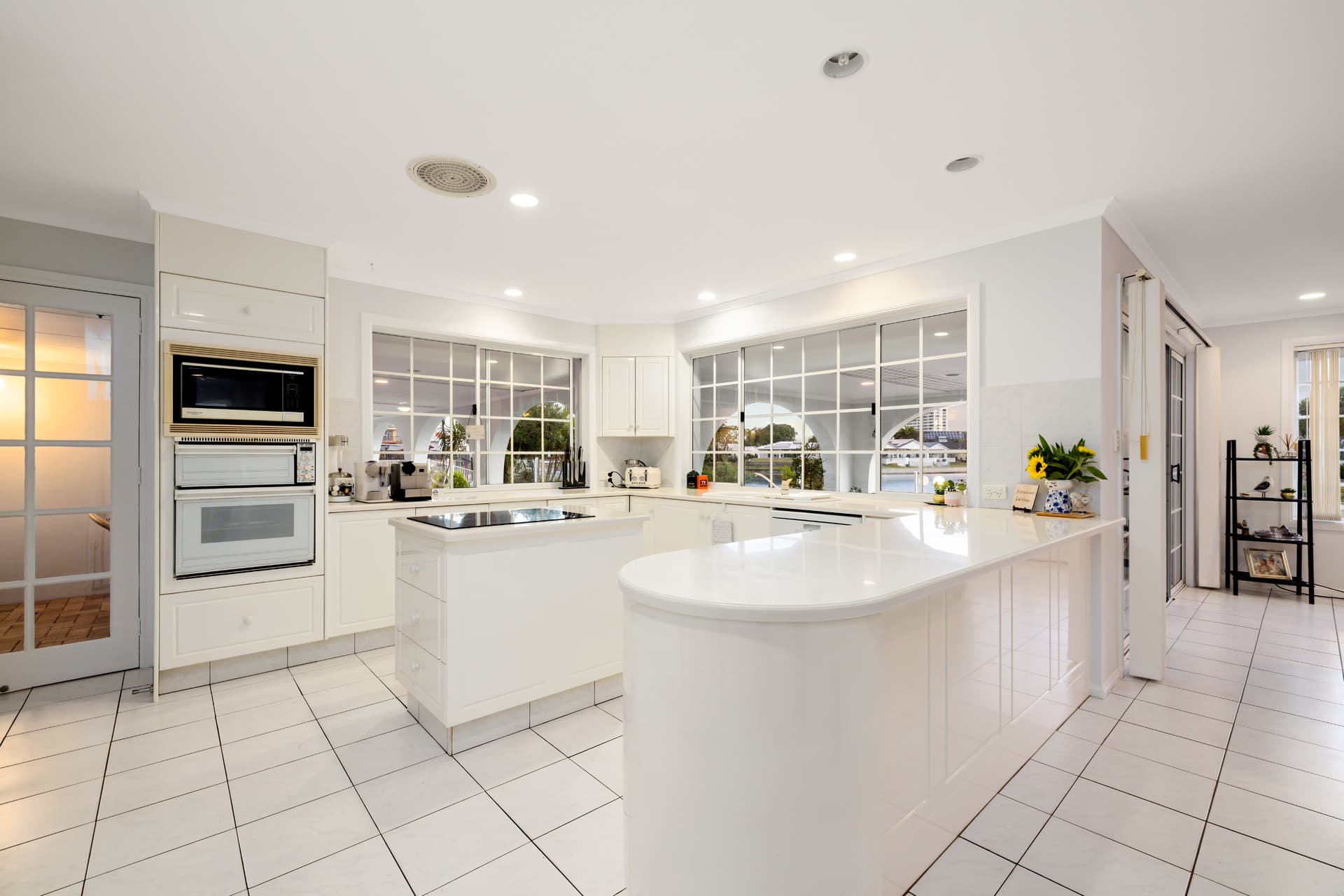 9 Tumbi Street, Broadbeach Waters, QLD, 4218, Broadbeach Waters - Thumbnail 8