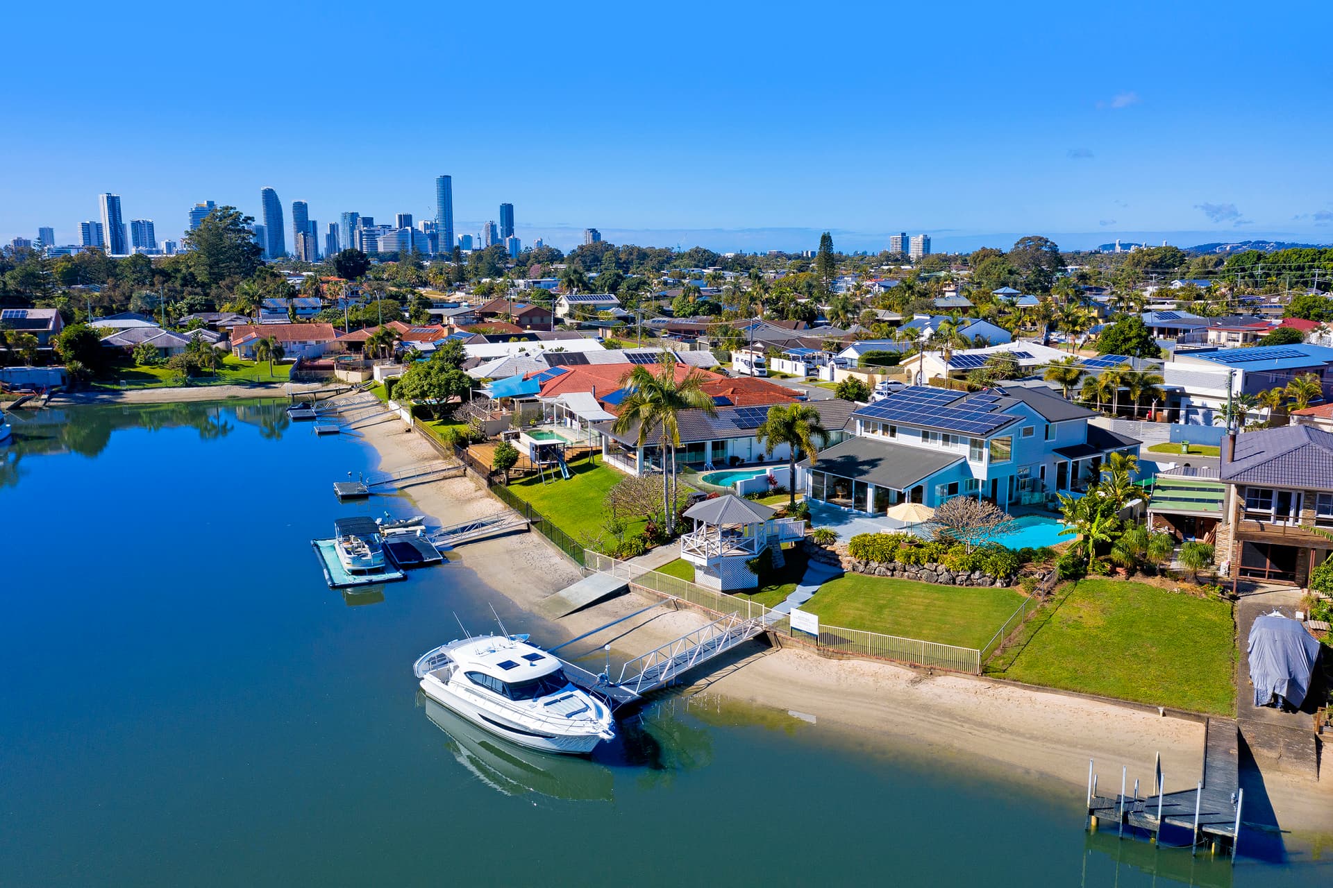 15 Andrew Avenue, Broadbeach Waters, QLD, 4218, Broadbeach Waters - Thumbnail 2