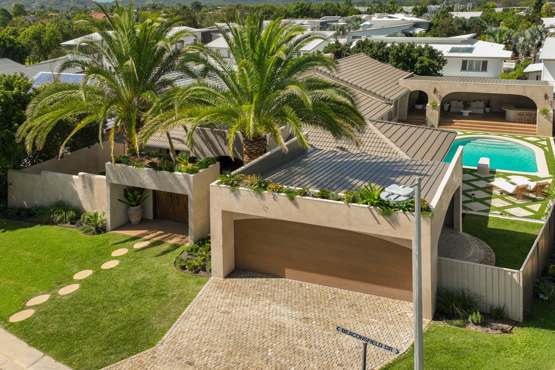 31 Beaconsfield Drive, Burleigh Waters, QLD, 4220, Burleigh Waters - Thumbnail 2