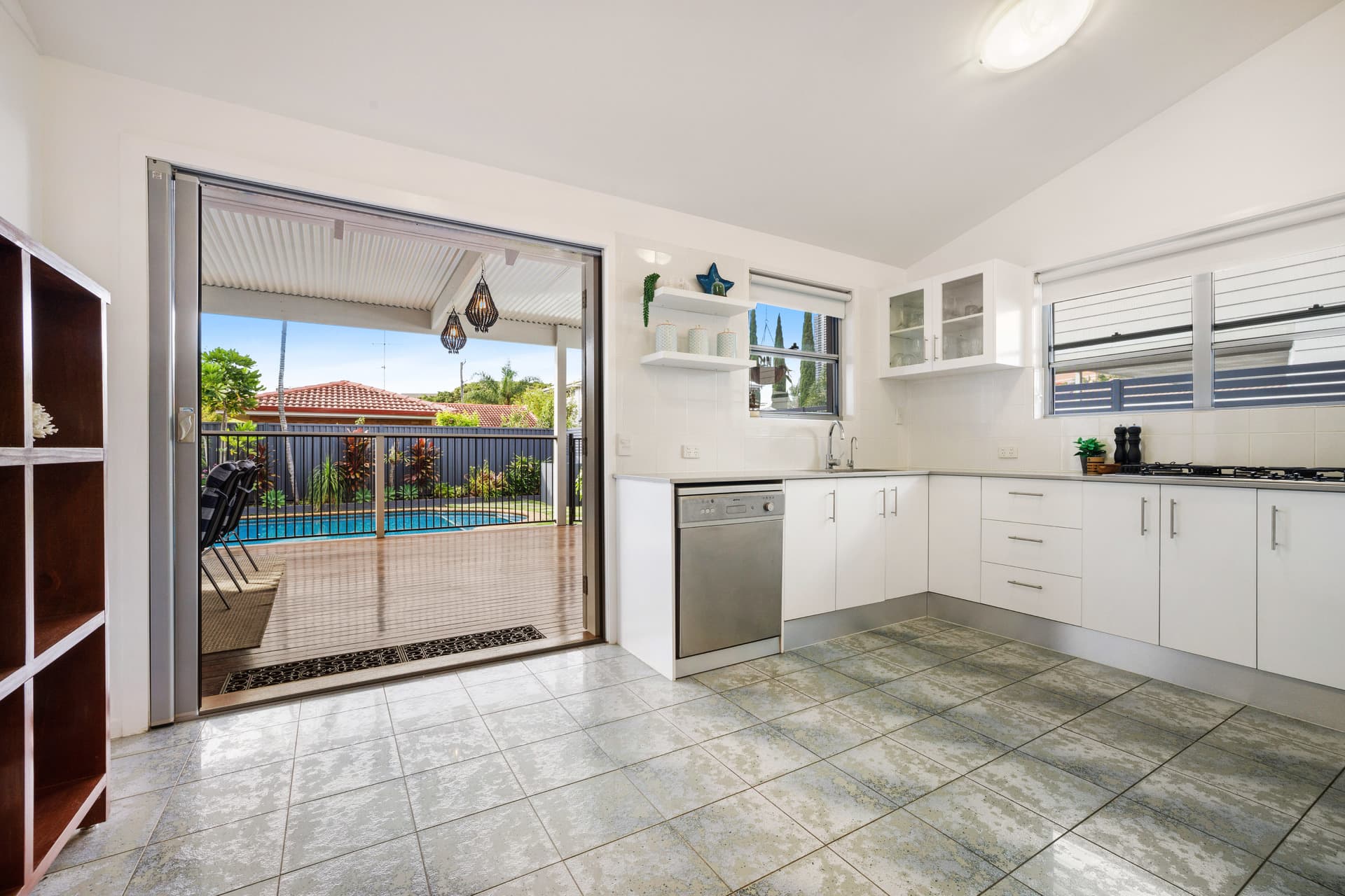 8 Frascati Street, Mermaid Waters, QLD, 4218, Mermaid Waters - Thumbnail 8