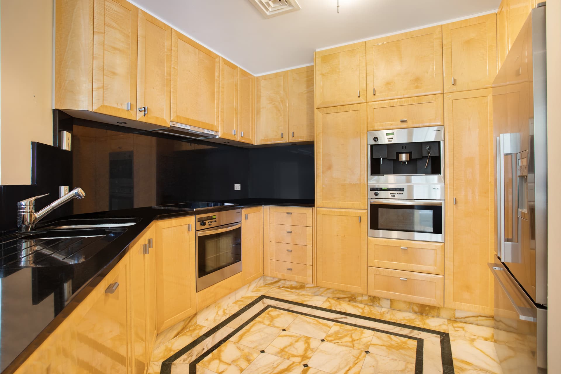 4/94 Seaworld  Drive, Main Beach, QLD, 4217, Main Beach - Thumbnail 6