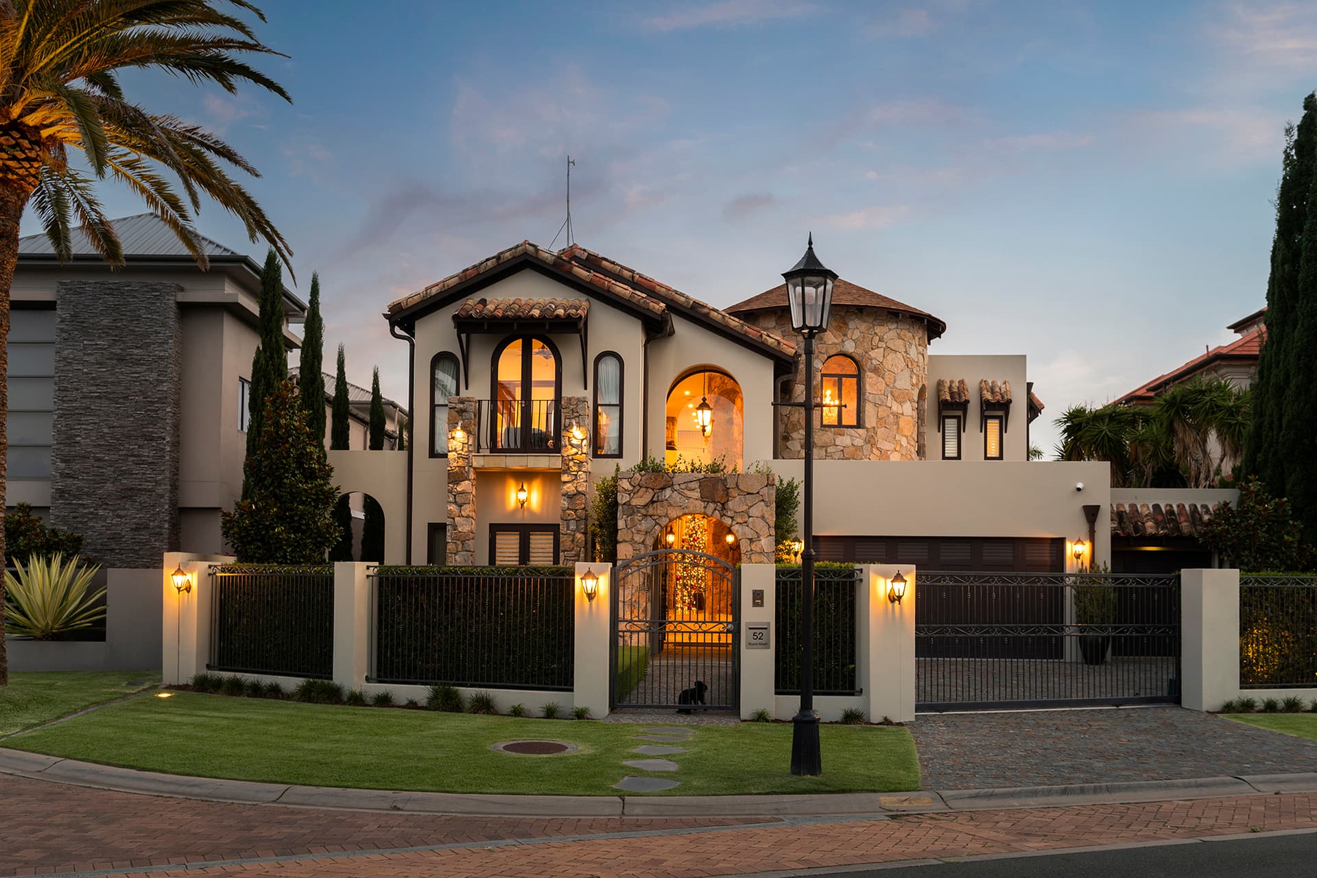 52 Royal Albert Crescent, Sovereign Islands, QLD, 4216, Sovereign Islands - Thumbnail 2