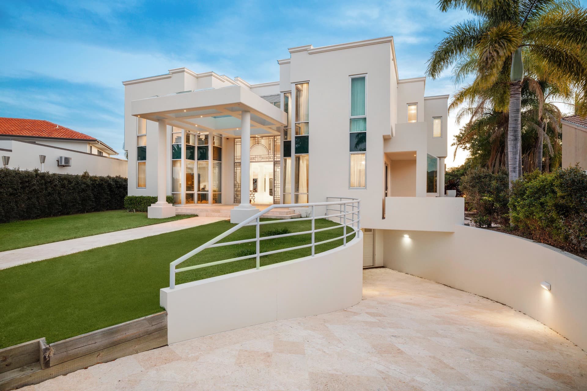 4 San Remo  Boulevard, Sorrento, QLD, 4217, Sorrento - Thumbnail 2
