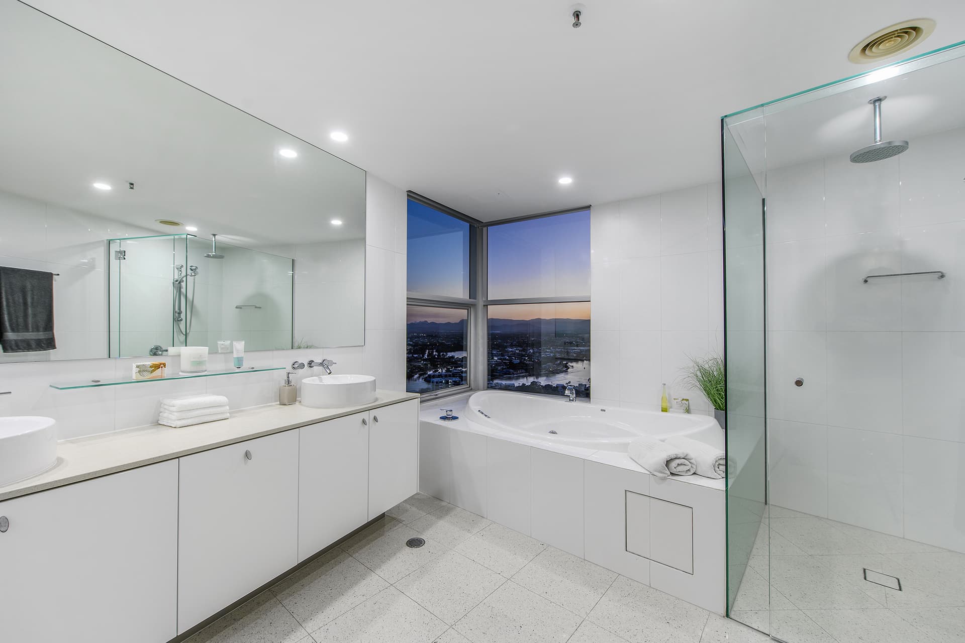 'Sentinel' Penthouse 42 Riverview Parade, Surfers Paradise, QLD, 4217, Surfers Paradise - Thumbnail 8