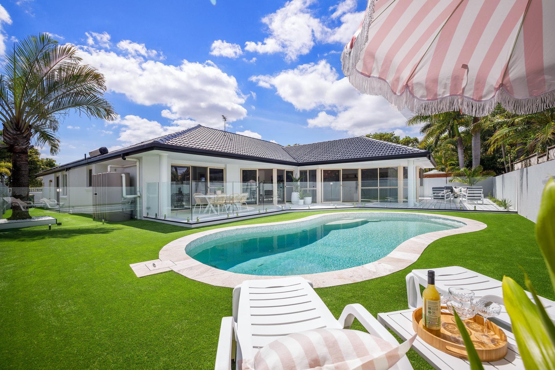 32 Clipper Boulevard, Clear Island Waters, QLD, 4226, Clear Island Waters - Thumbnail 2