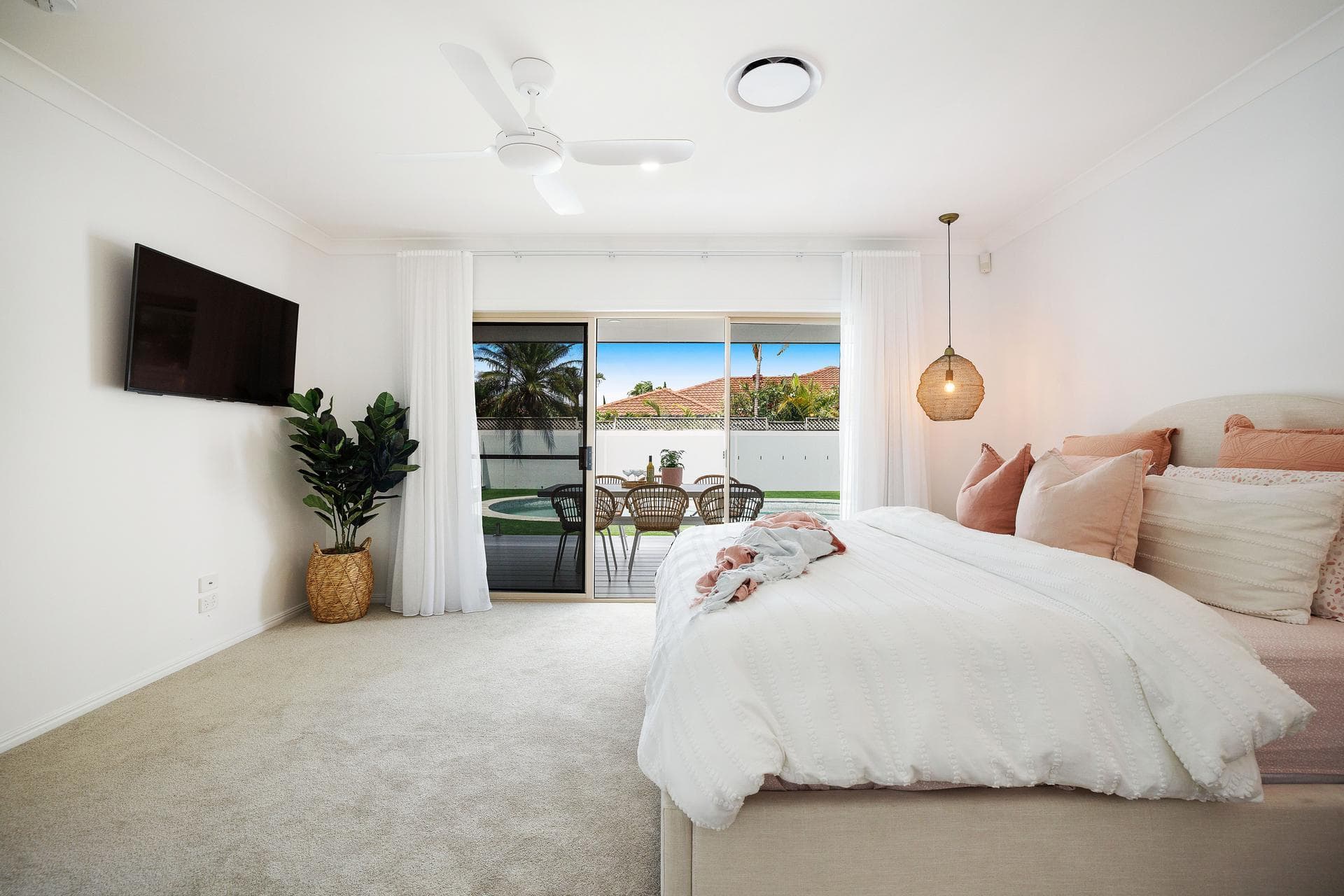 32 Clipper Boulevard, Clear Island Waters, QLD, 4226, Clear Island Waters - Thumbnail 8