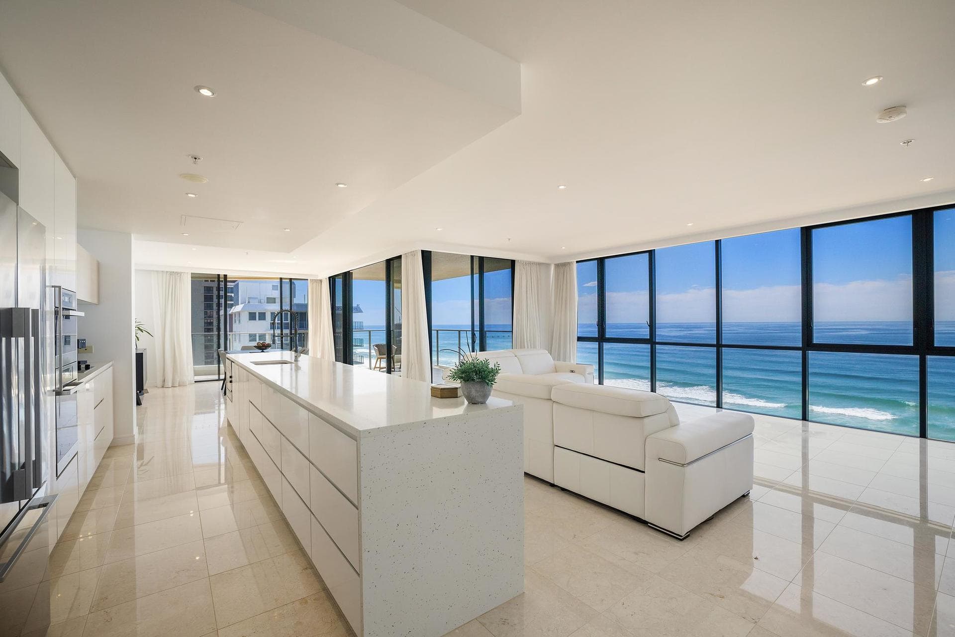 43/47-51 Broadbeach Boulevard, Broadbeach, QLD, 4218, Broadbeach - Thumbnail 2