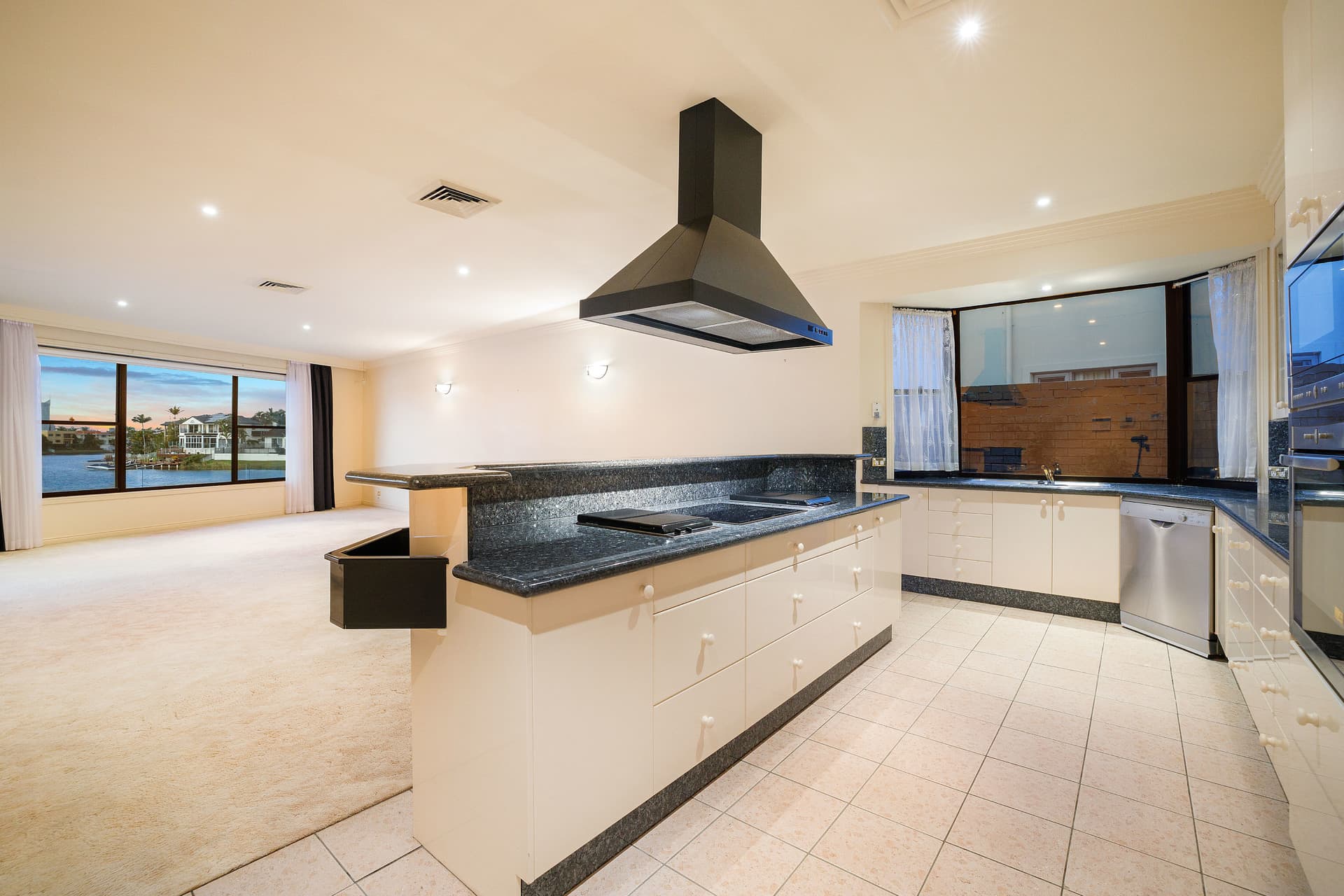 4 Clear Water Bay Avenue, Clear Island Waters, QLD, 4226, Clear Island Waters - Thumbnail 6