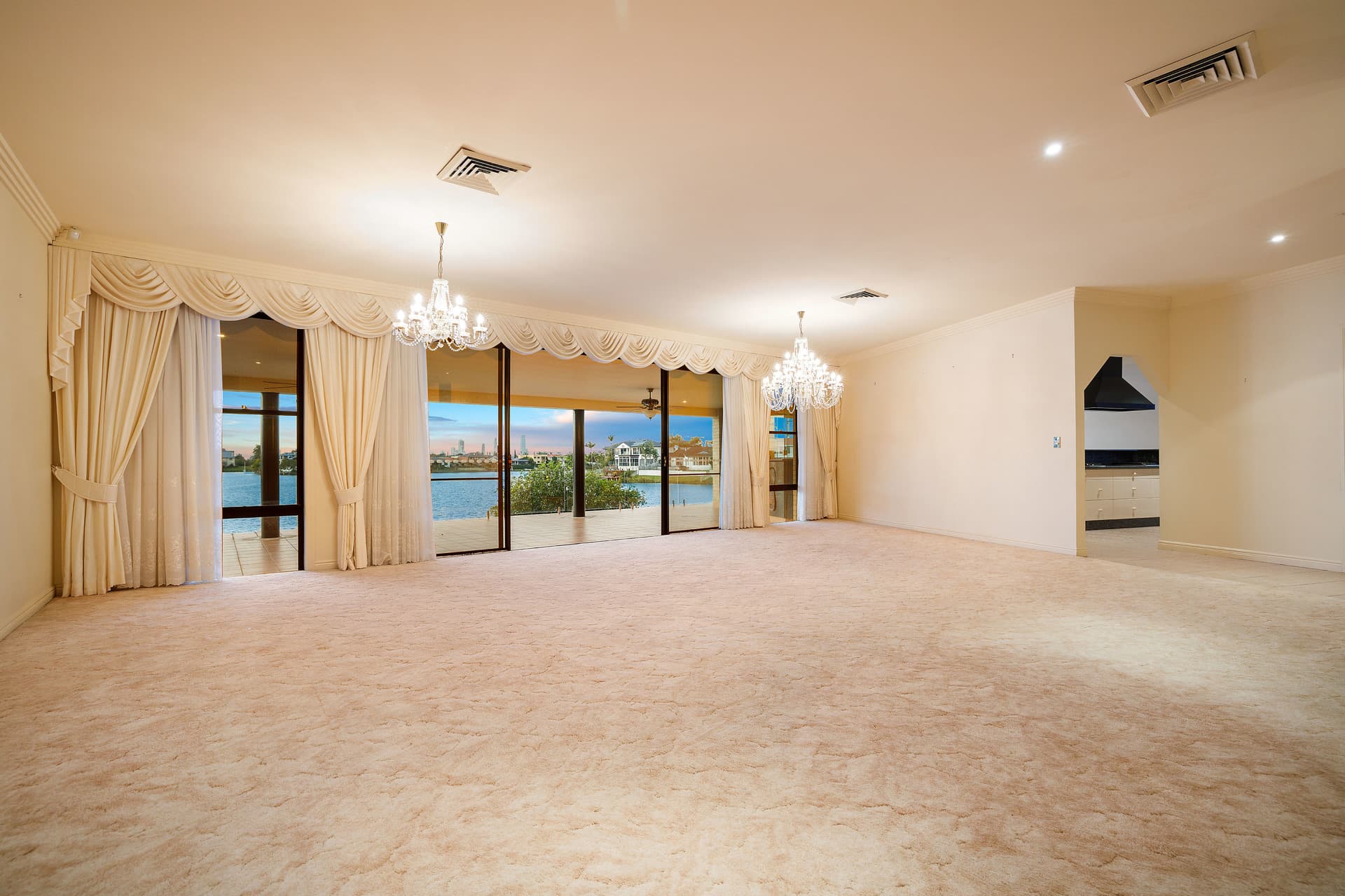 4 Clear Water Bay Avenue, Clear Island Waters, QLD, 4226, Clear Island Waters - Thumbnail 8