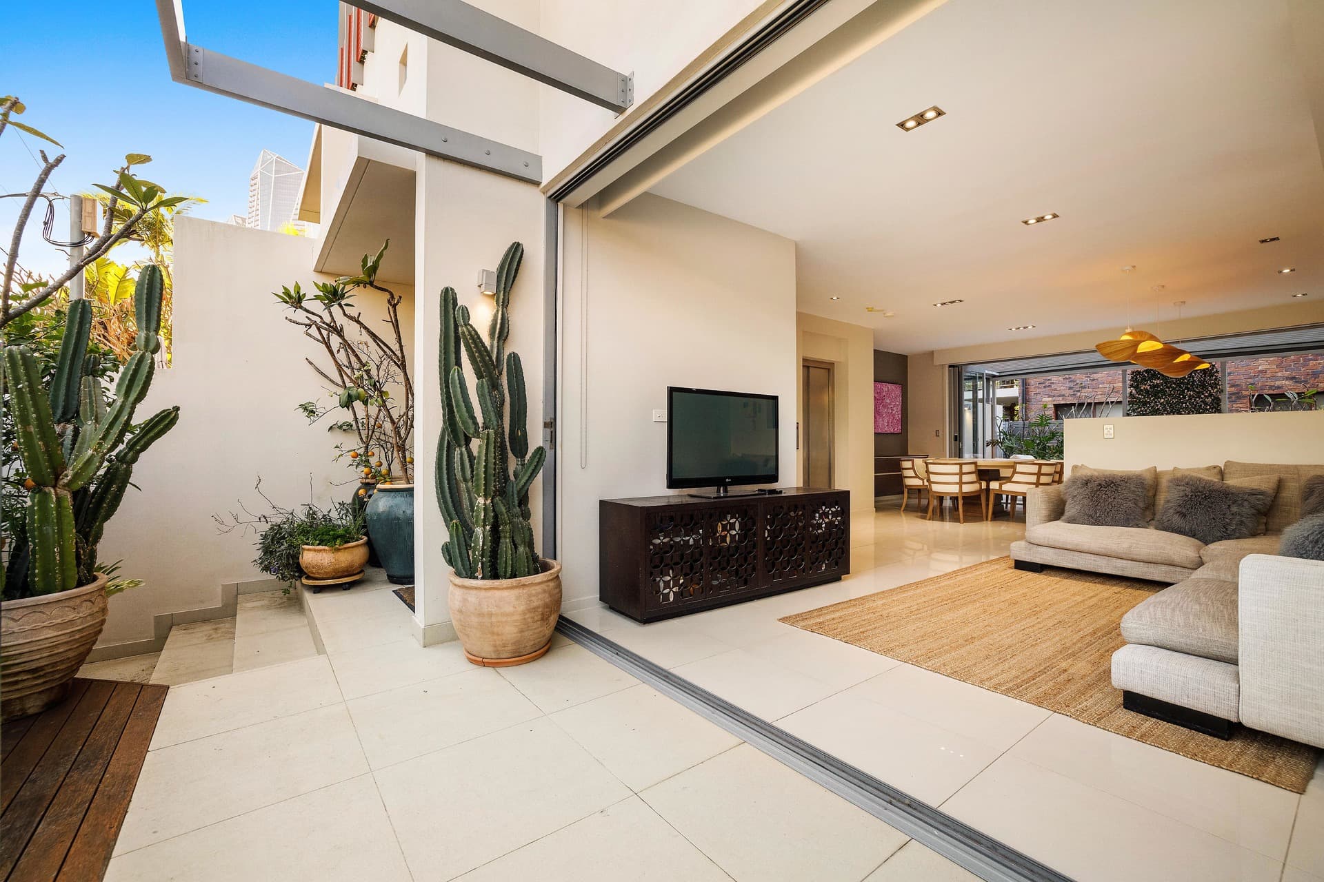 2/13 Second  Avenue, Broadbeach, QLD, 4218, Broadbeach - Thumbnail 6