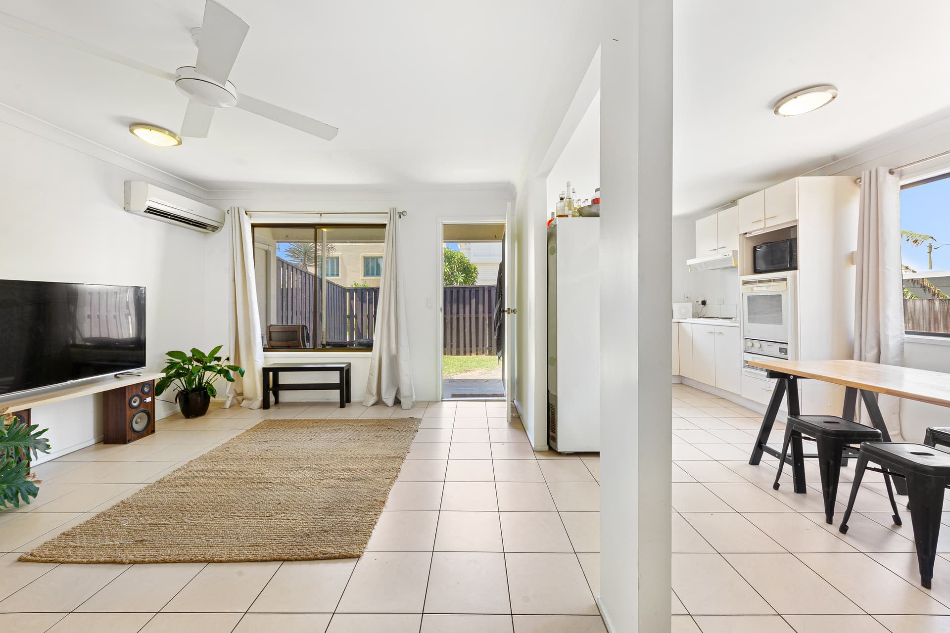 86 Hedges Avenue, Mermaid Beach, QLD, 4218, Mermaid Beach - Thumbnail 2