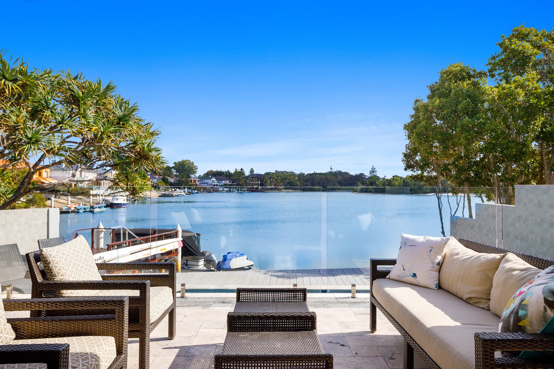 9 Valencia Avenue, Isle Of Capri, QLD, 4217, Isle Of Capri - Image 1