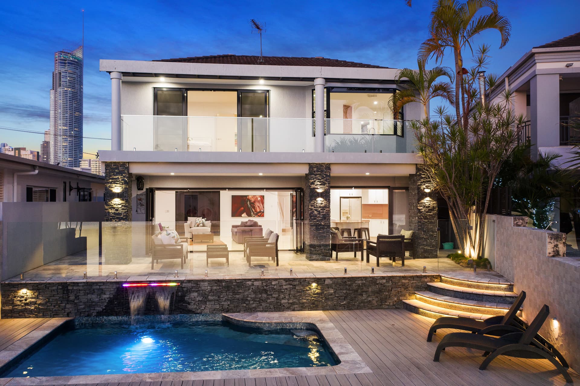 9 Valencia Avenue, Isle Of Capri, QLD, 4217, Isle Of Capri - Thumbnail 2