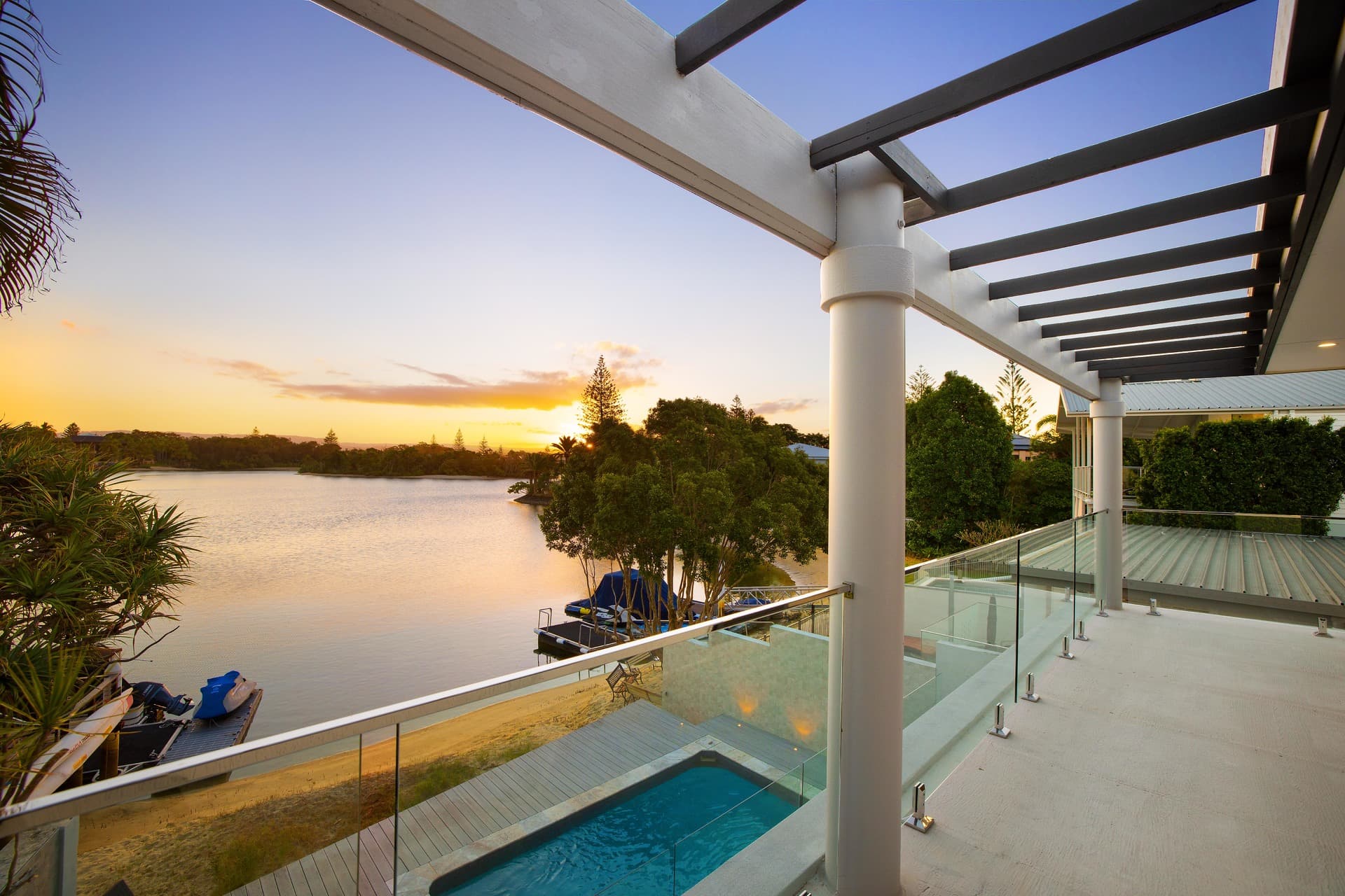 9 Valencia Avenue, Isle Of Capri, QLD, 4217, Isle Of Capri - Thumbnail 3