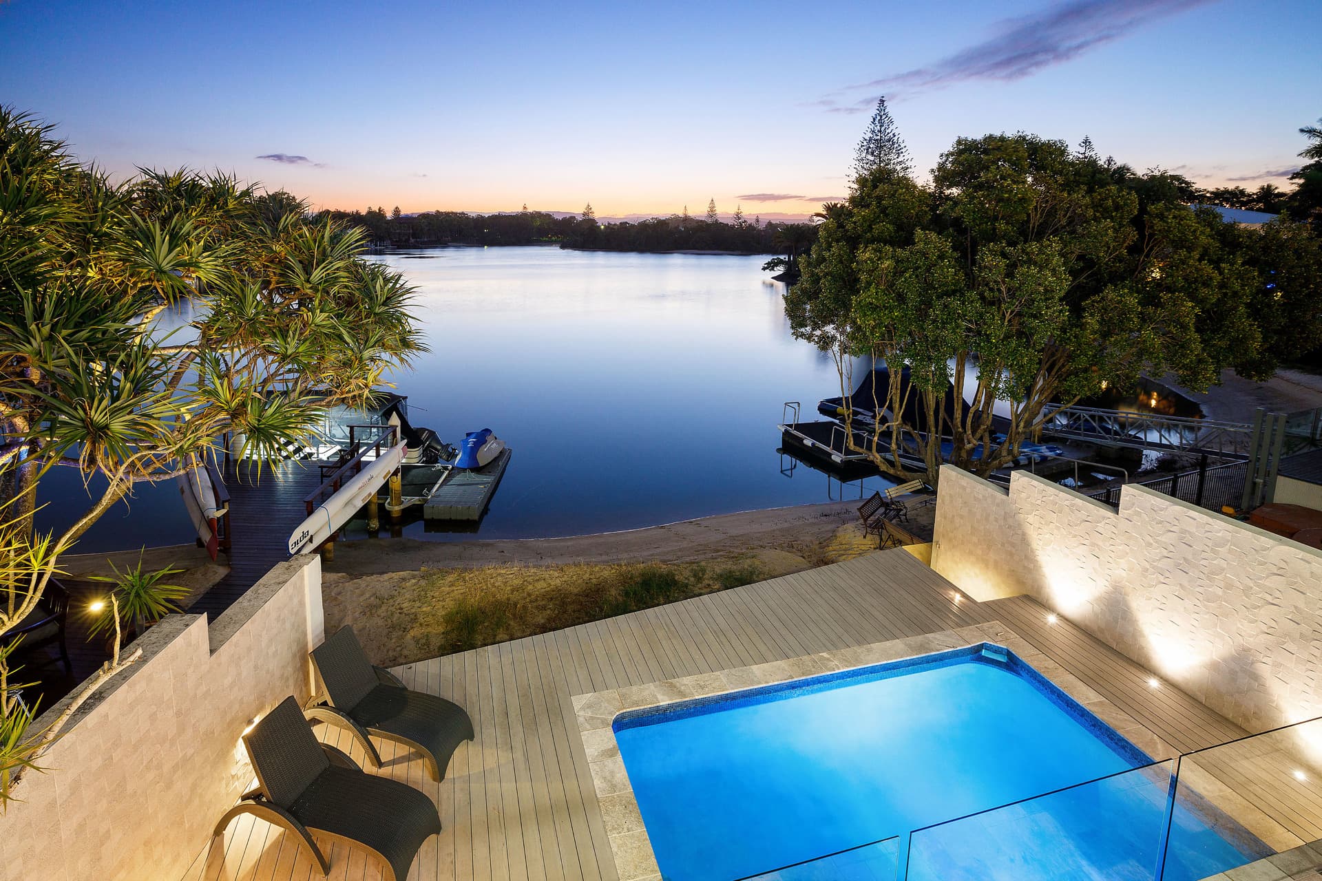 9 Valencia Avenue, Isle Of Capri, QLD, 4217, Isle Of Capri - Thumbnail 4