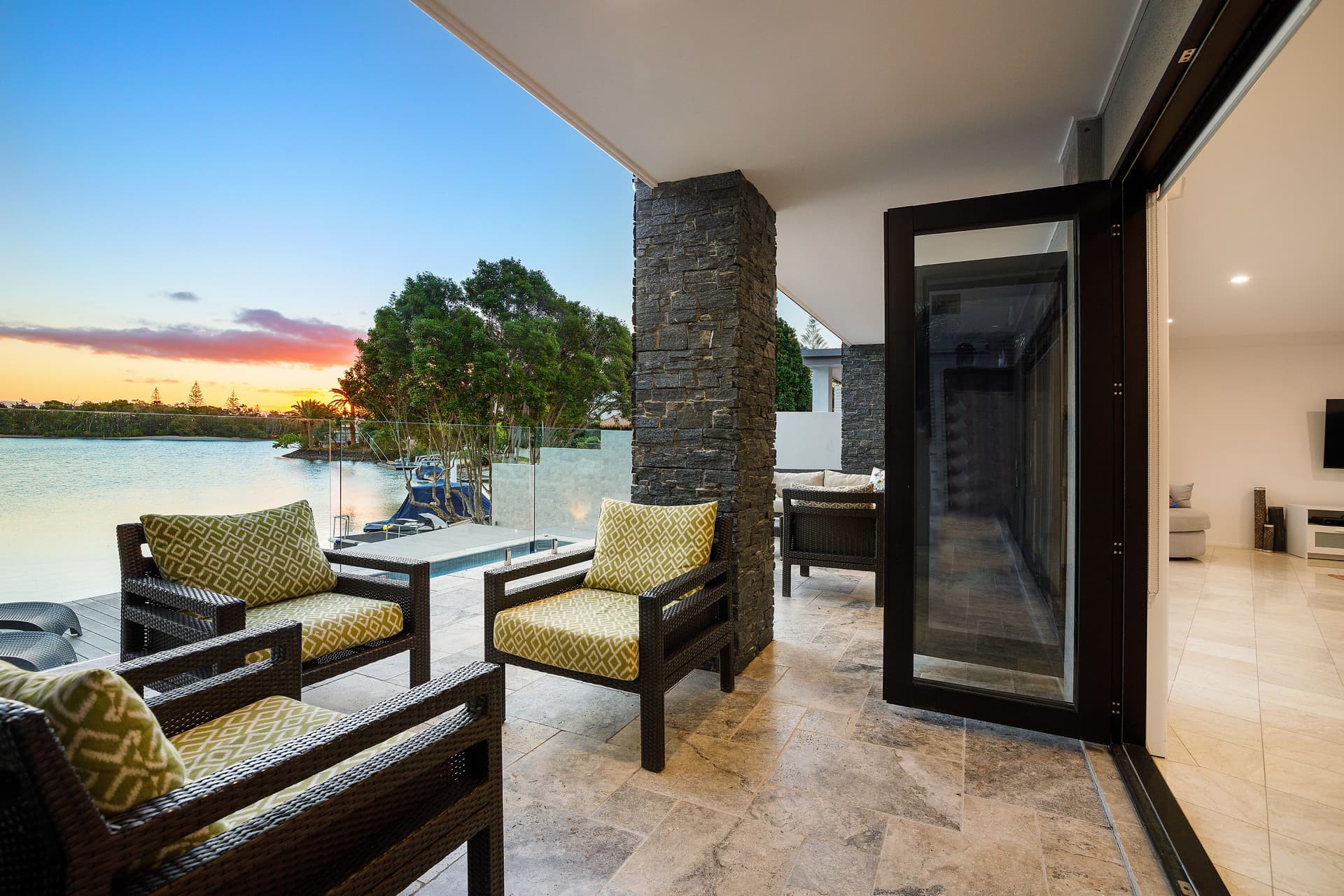 9 Valencia Avenue, Isle Of Capri, QLD, 4217, Isle Of Capri - Thumbnail 7