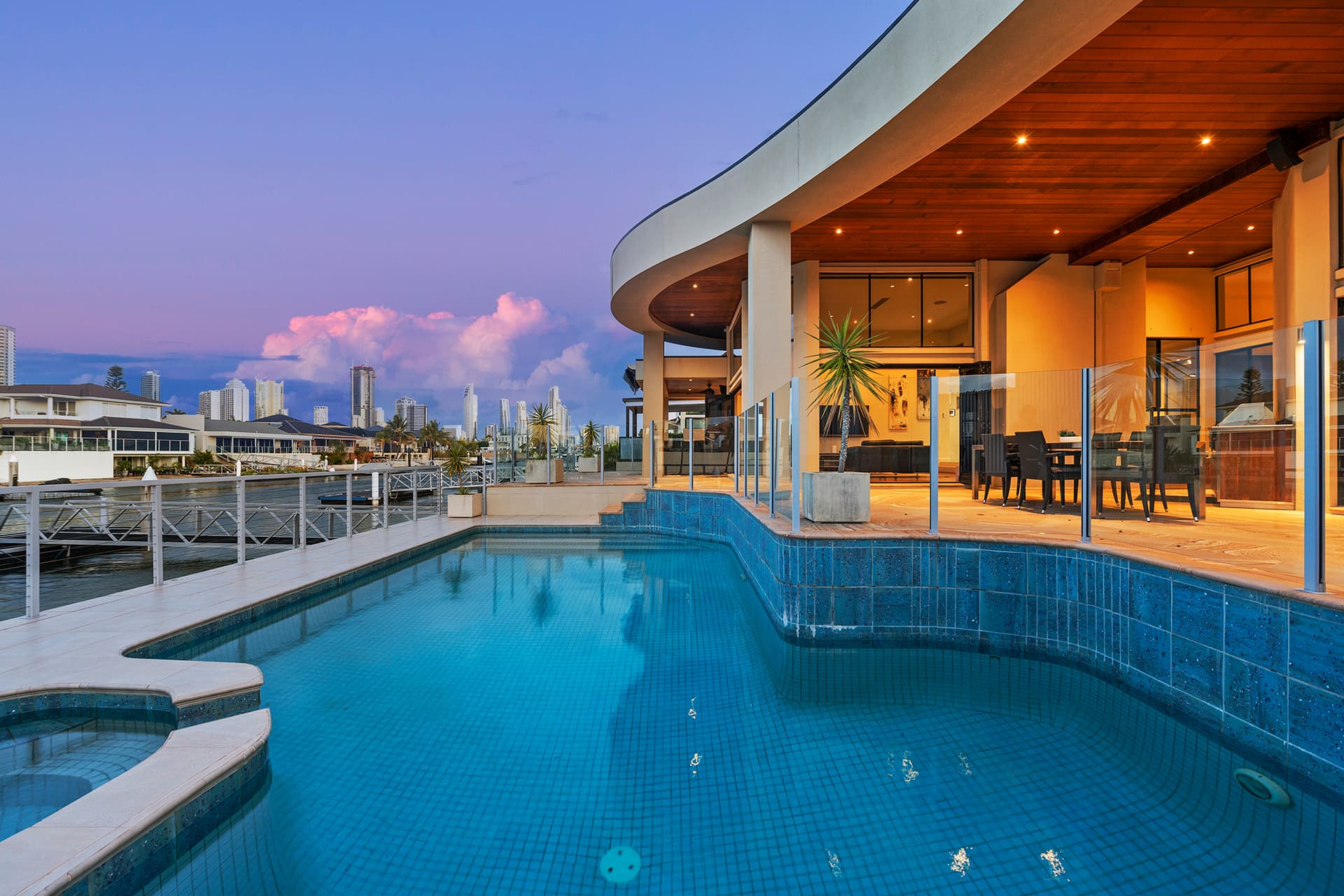 404 Error, Surfers Paradise - Thumbnail 3