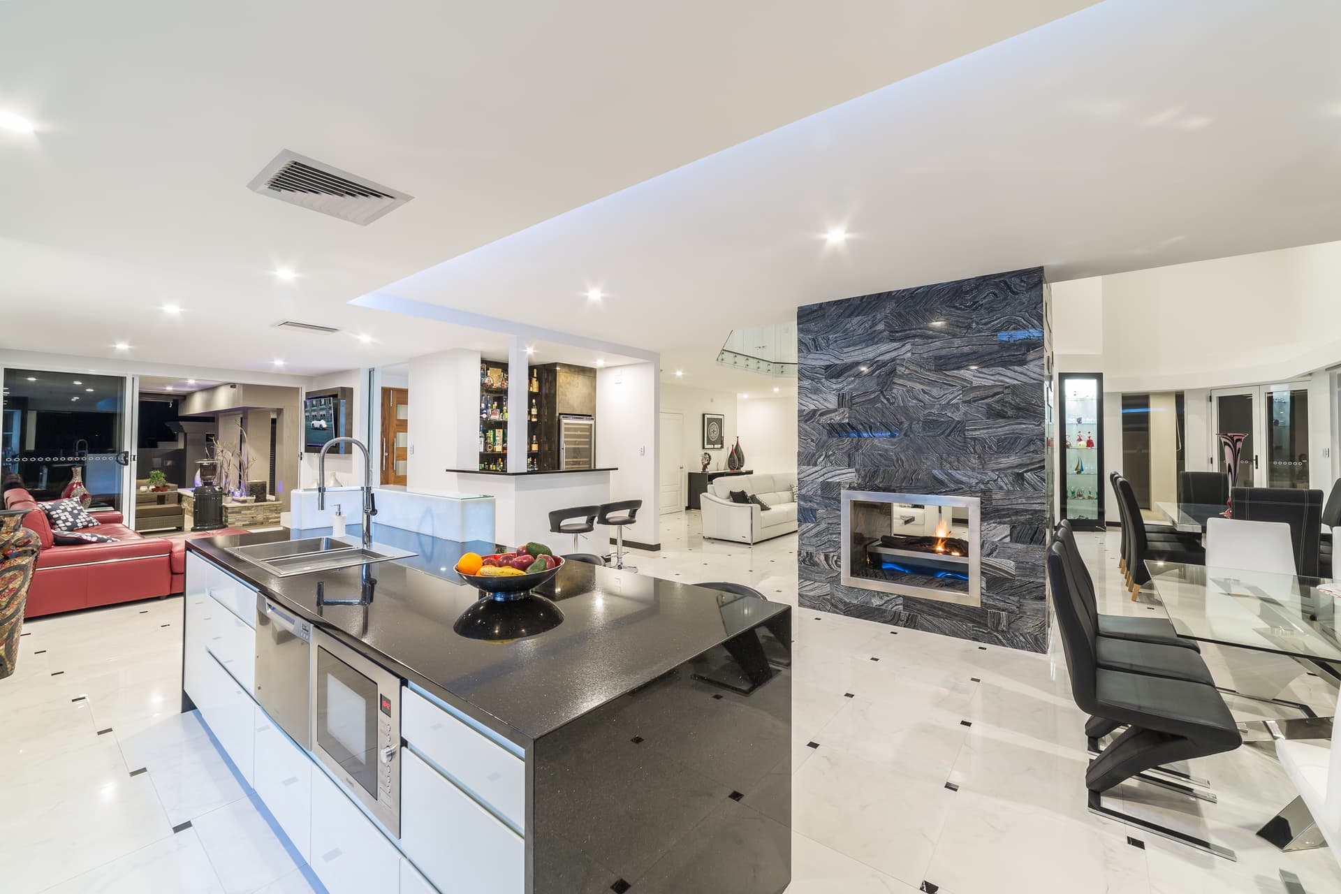 18 Viking Court, Paradise Waters, QLD, 4217, Surfers Paradise - Thumbnail 3