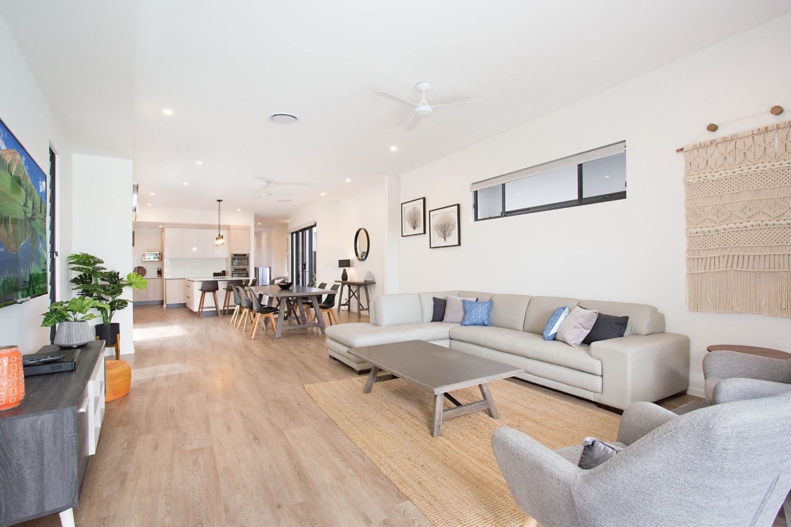 1/1 Helen Court, Broadbeach Waters, QLD, 4218, Broadbeach Waters - Thumbnail 3