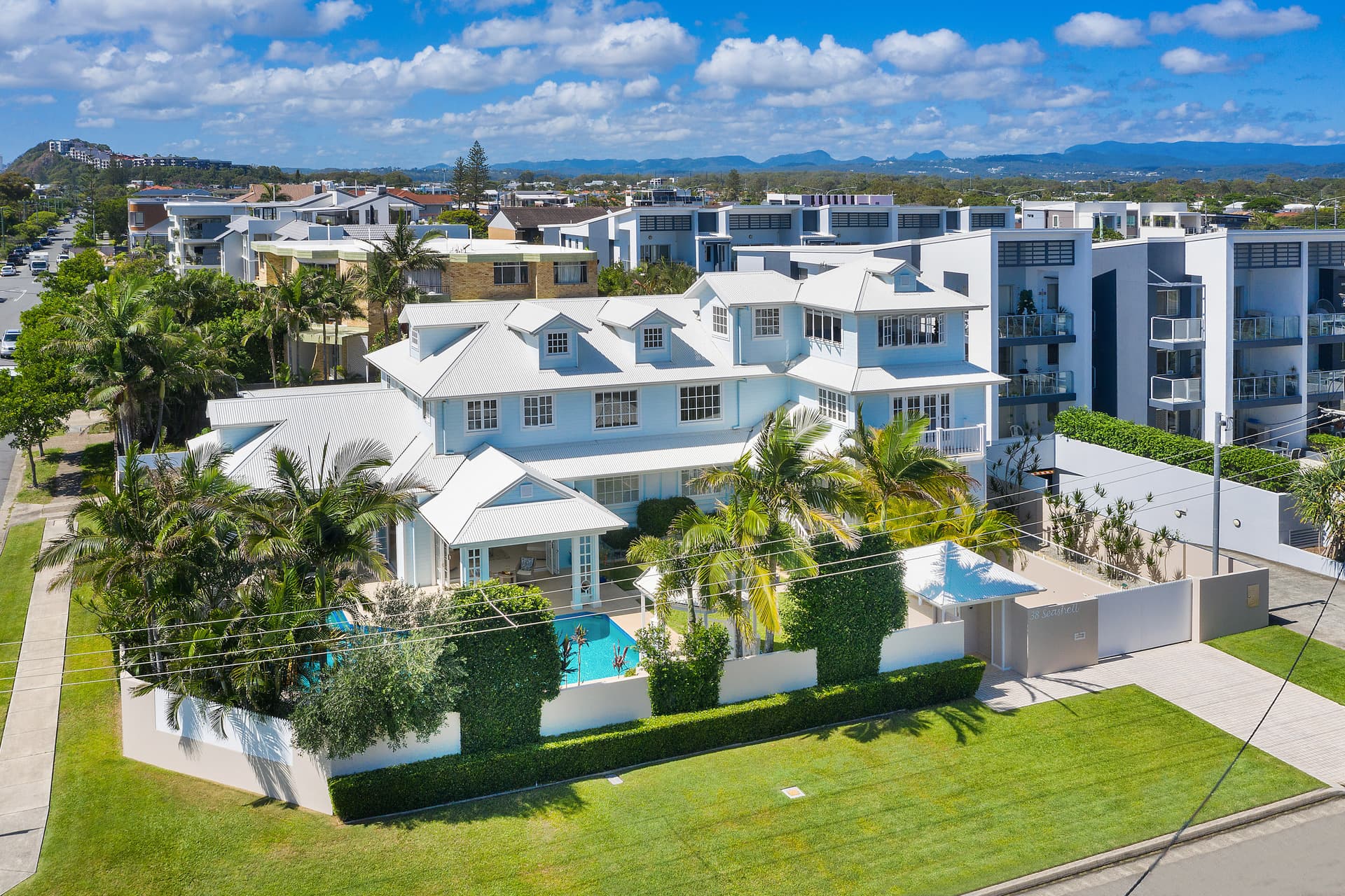 38 Seashell Avenue, Mermaid Beach, QLD, 4218, Mermaid Beach - Thumbnail 2