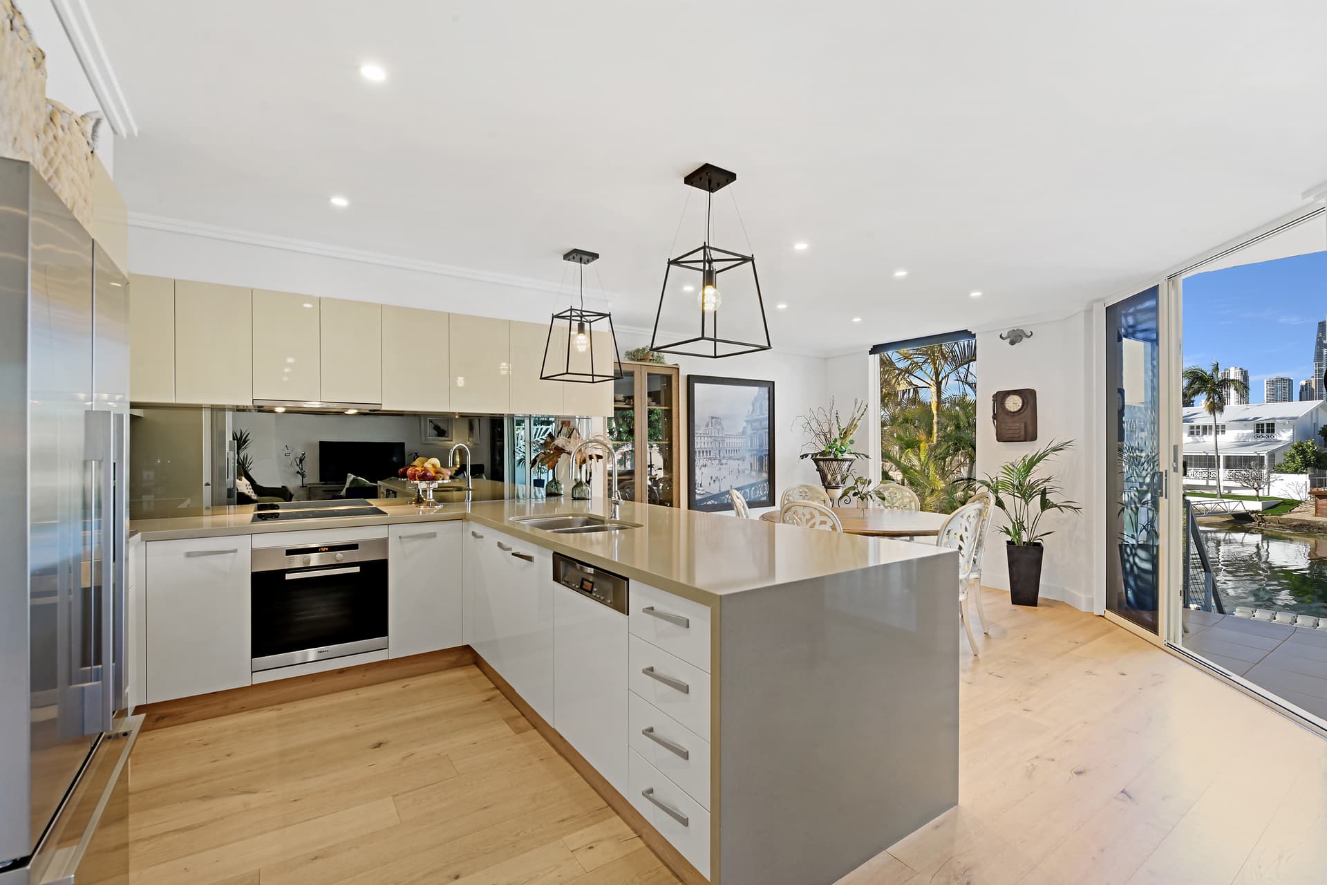 Unit 4/15a Vespa Crescent, Surfers Paradise, QLD, 4217, Surfers Paradise - Thumbnail 4