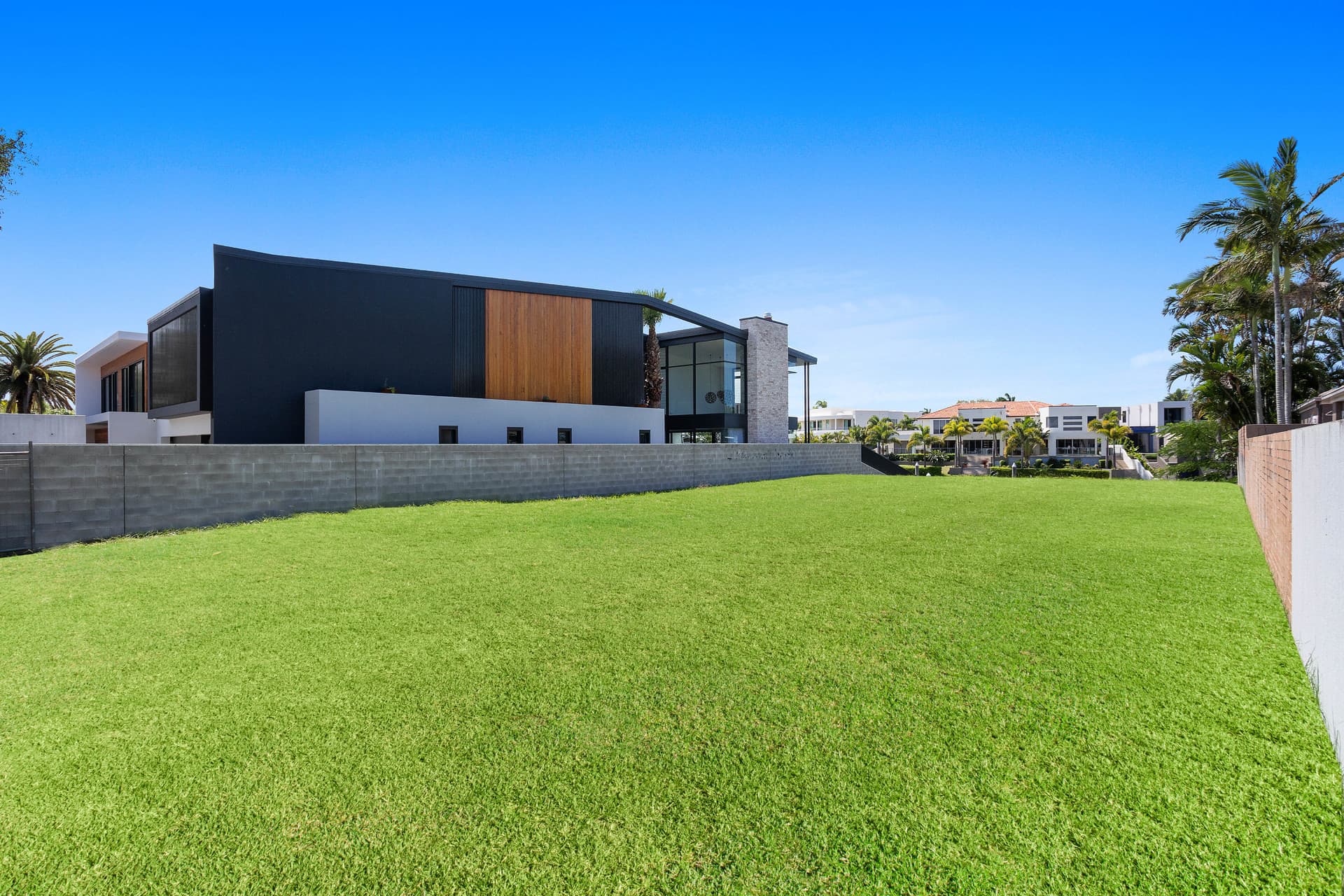 14 Freyburg Street, Sorrento, QLD, 4217, Sorrento - Thumbnail 8