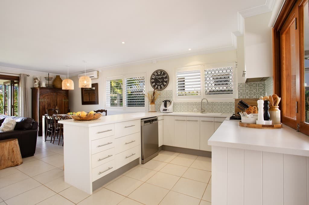 27 Boongala Road, Broadbeach Waters, QLD, 4218, Broadbeach Waters - Thumbnail 3