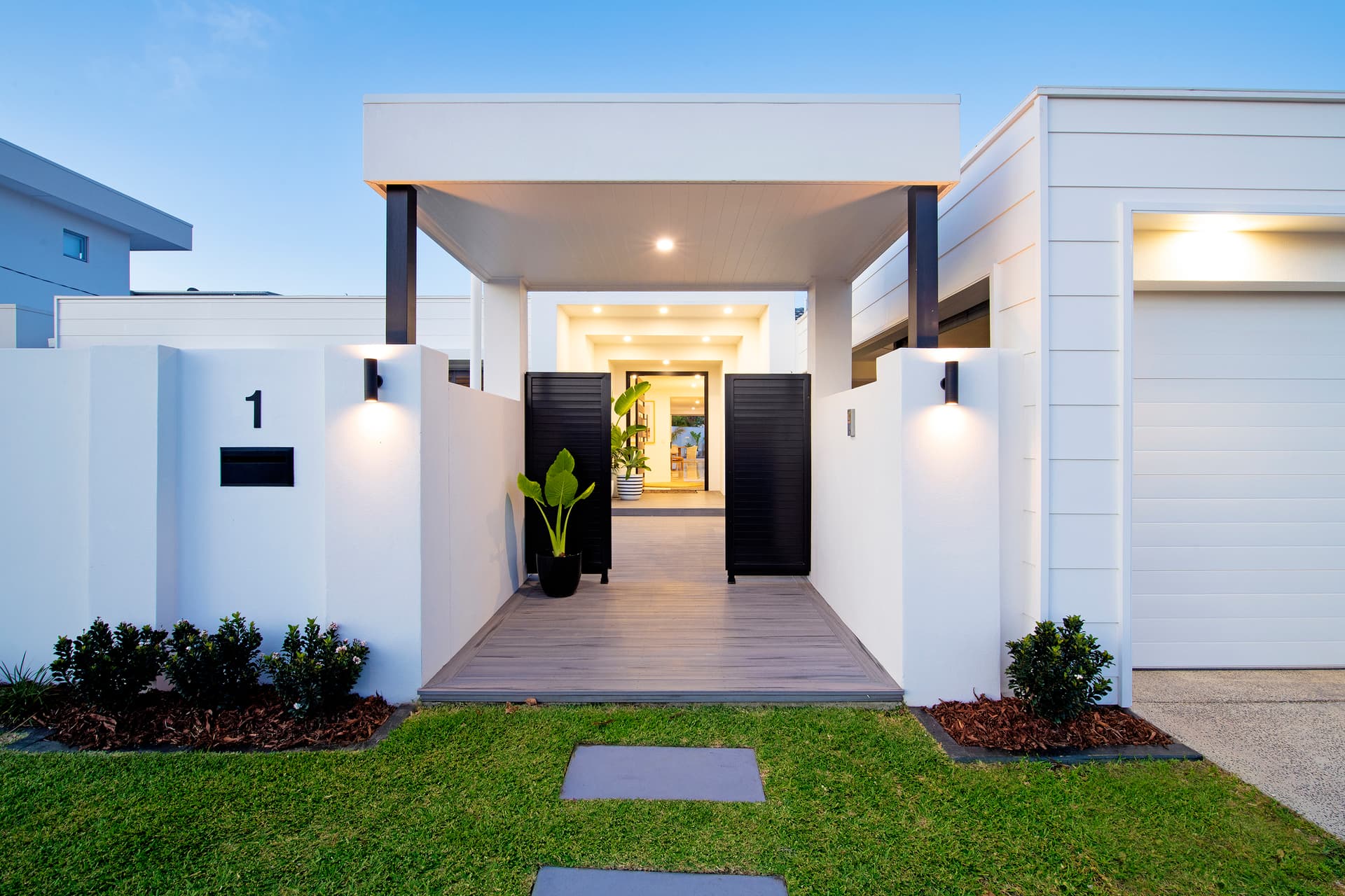 1 Meredith Drive, Broadbeach Waters, QLD, 4218, Broadbeach Waters - Thumbnail 2