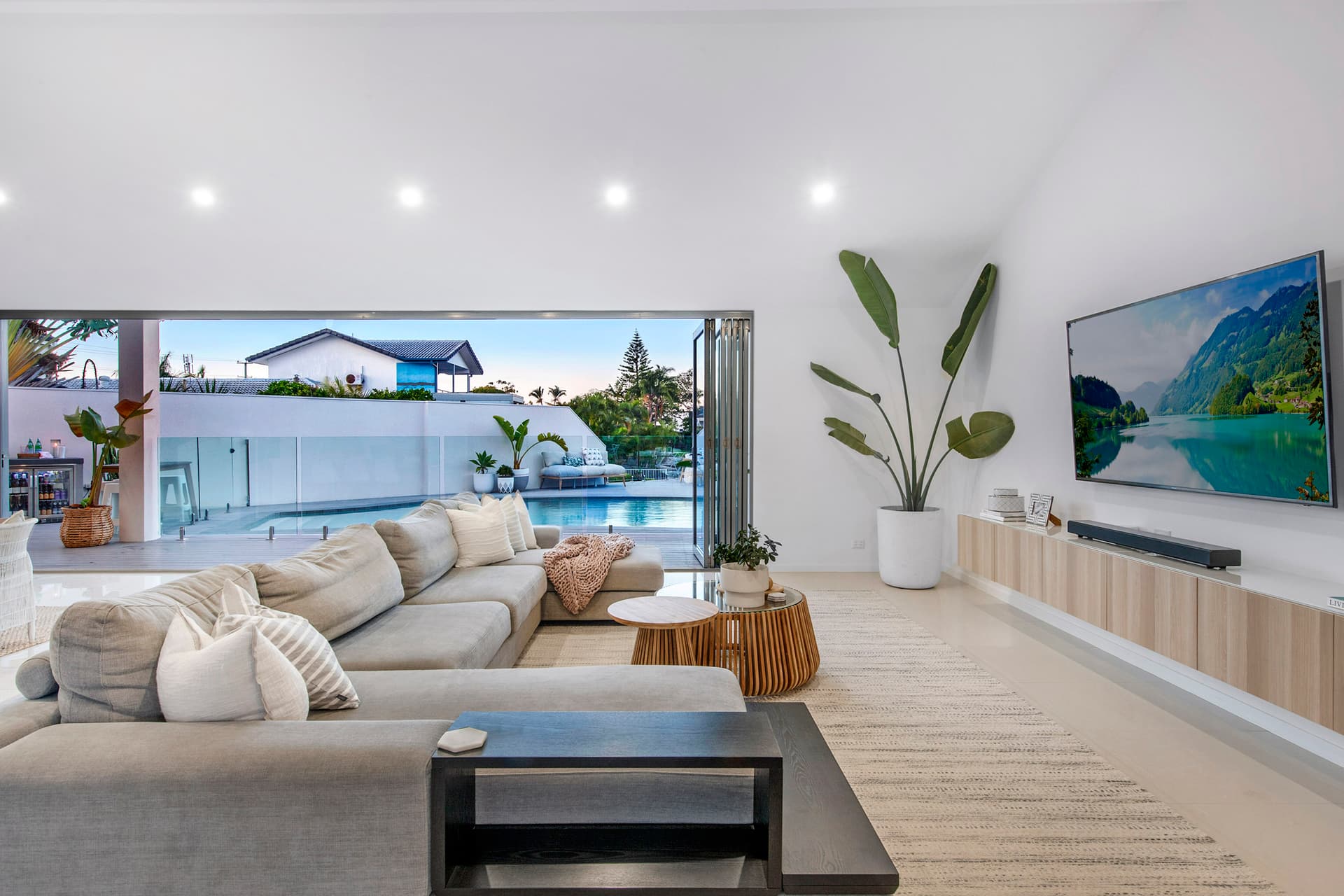 1 Meredith Drive, Broadbeach Waters, QLD, 4218, Broadbeach Waters - Thumbnail 8