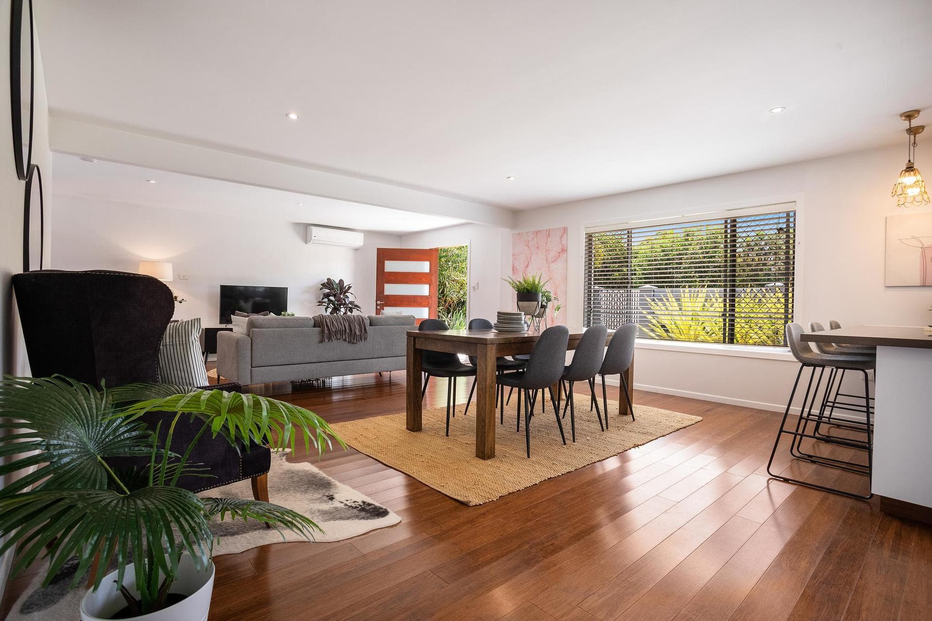 20 Savoy Drive, Broadbeach Waters, QLD, 4218, Broadbeach Waters - Thumbnail 2